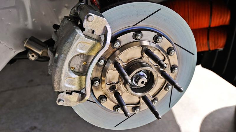 Làm Thế Nào Để Tăng Tuổi Thọ Cho Hệ Thống Phanh Xe Ô Tô?