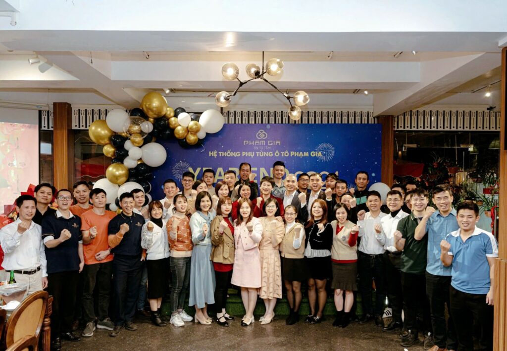 Đại tiệc tất niên Phạm Gia tạm biệt Giáp Thìn 2024 – Chào đón Ất Tỵ 2025